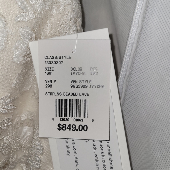 NWT - David's Bridal Corset Beaded Wedding Gown - Picture 7 of 9